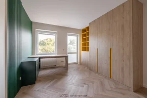 Psací stůl do dětského pokoje v bytě 4+kk na míru