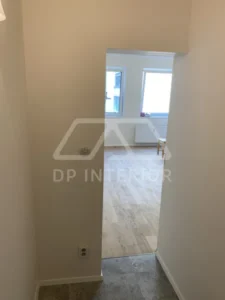 stěna oddělující kuchyň